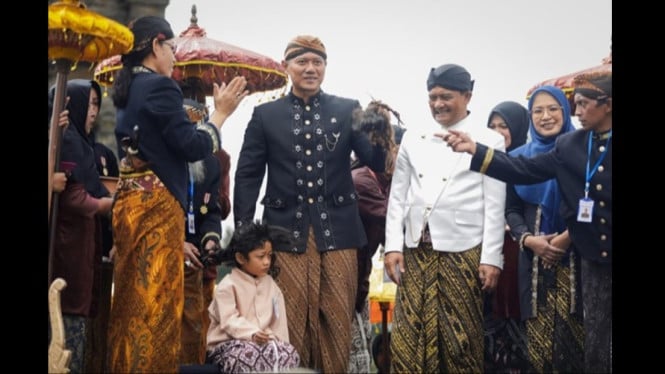 AHY dan Luthfi cukur rambut gimbal anak bajang