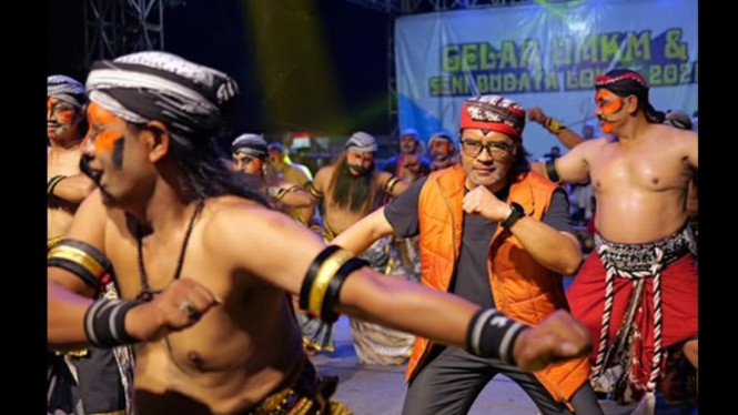 Bupati Agus Gondrong menari Warok di Bejen 2025
