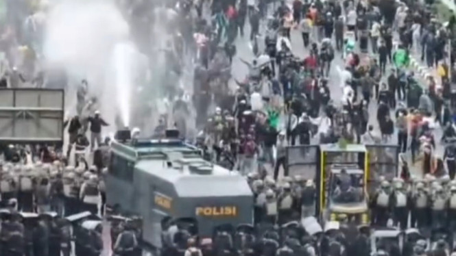 Aksi Demo Tolak Tunjangan DPR Semakin memanas