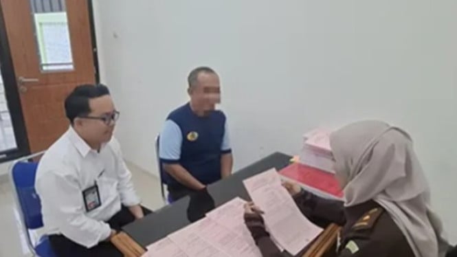 Empat tersangka korupsi lampu SBNP resmi diserahkan