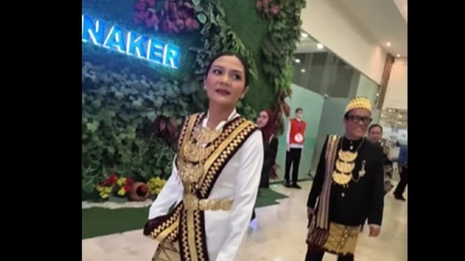 Silvia Rinita Harefa tampil elegan di berbagai kesempatan