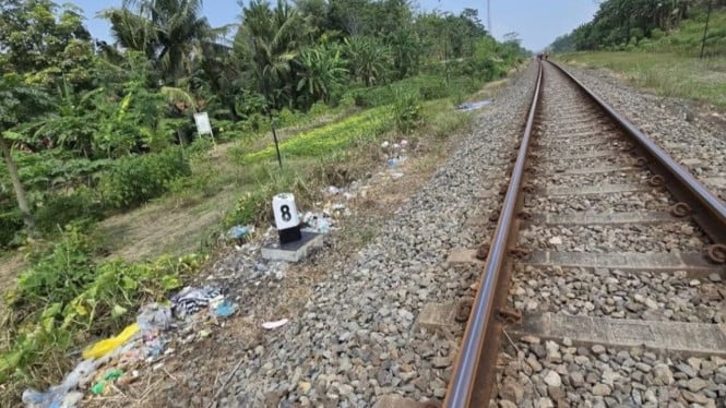 PT KAI Temukan Tumpukan Sampah di Jalur Rel Cilacap