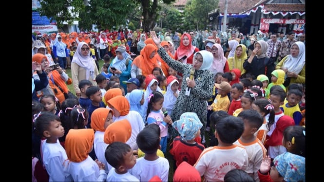 Bupati Kebumen serahkan Jastendik simbolis untuk guru PAUD