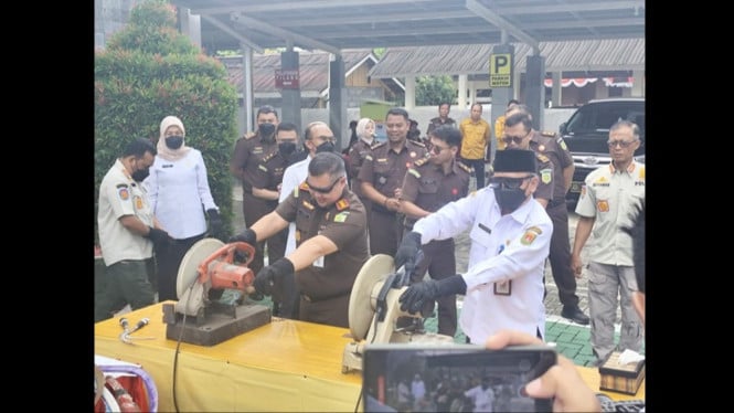 Kejari Magelang musnahkan barang bukti dari 64 perkara