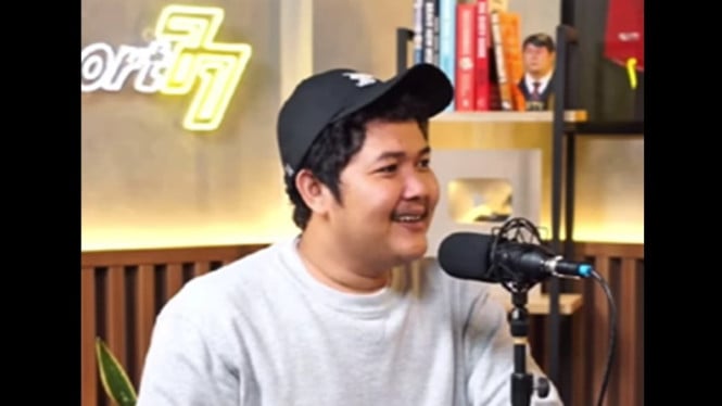 Nopek Novian ditegur PT KAI karena merokok sembarangan