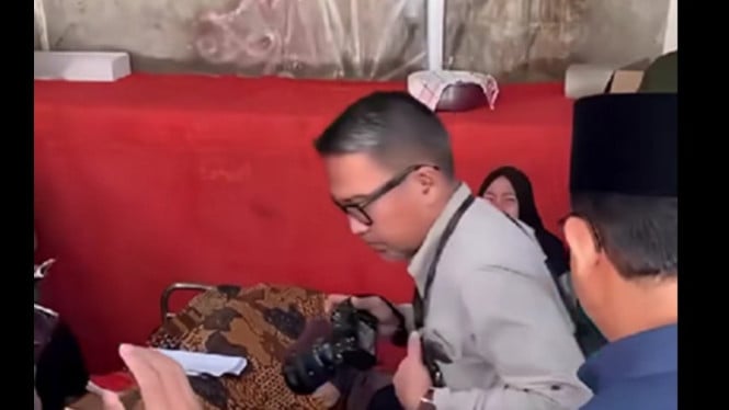 Duka keluarga Affan Kurniawan pecah di rumah duka