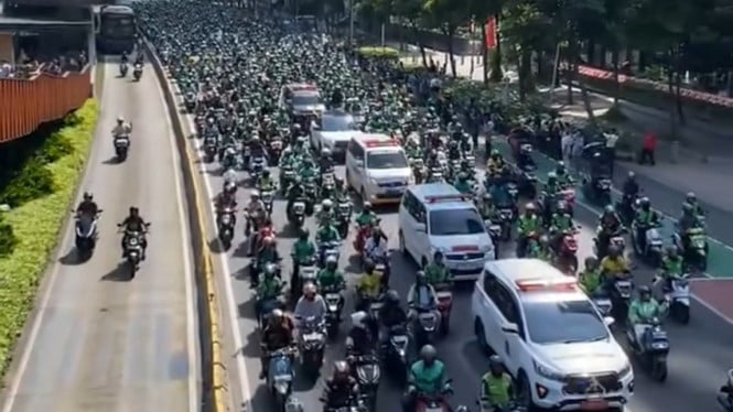 Ribuan Ojol Iringi Pemakaman Affan