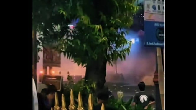 Ojol bersihkan Alun Alun Purwokerto