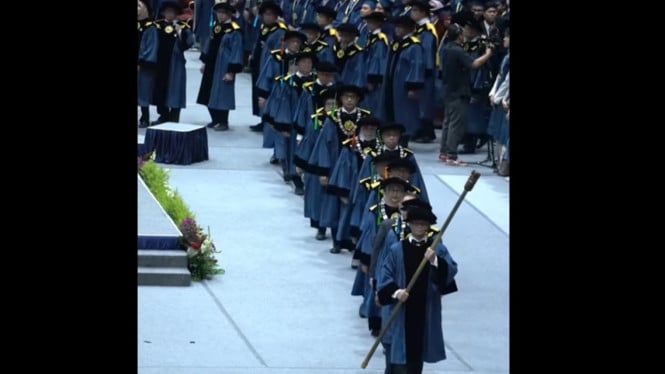 Doa bersama di wisuda ITB 2025