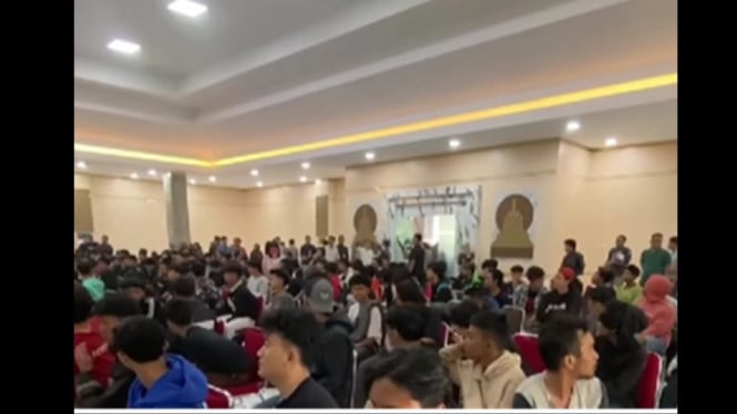 Orang tua dan anak reunian di Polda Jateng