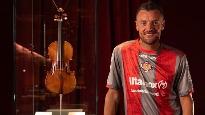 Jamie Vardy resmi ke Cremonese danrekan setim Emil Aduero