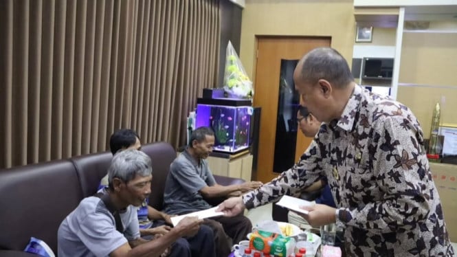 Bupati Sadewo beri bantuan untuk terdampak demo