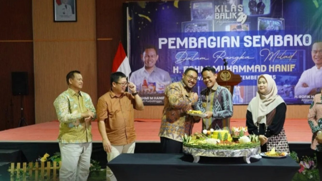 Bupati Fahmi Bagikan 2.000 Paket Sembako Masyarakat Purbalingga