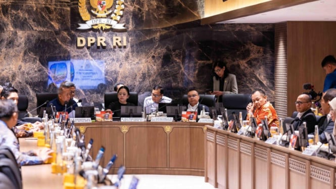 Puan Pimpin Rapat bahas tuntutan rakyat bersama Pimpinan Fraksi di DPR