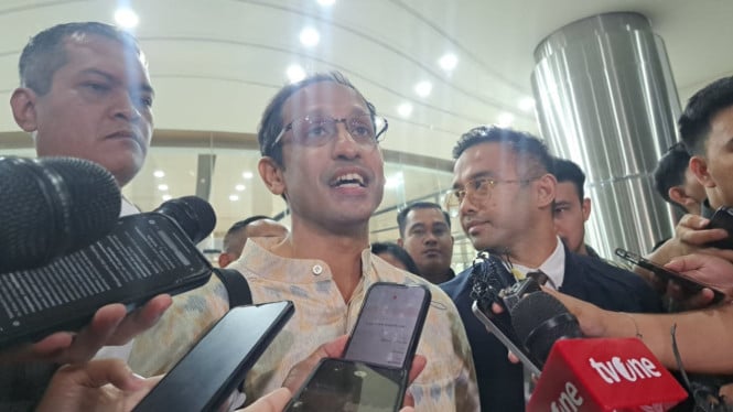 Nadiem Makarim di Kejaksaan Agung usai diperiksa.
