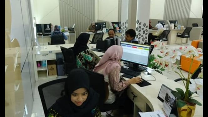 Suasana pelayanan di Mall Pelayanan Publik Temanggung