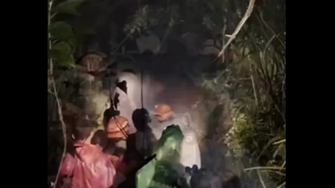 Tim SAR evakuasi pendaki cedera di Gunung Sindoro