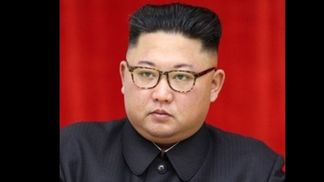 Staf Kim Jong Un bersihkan kursi usai pertemuan