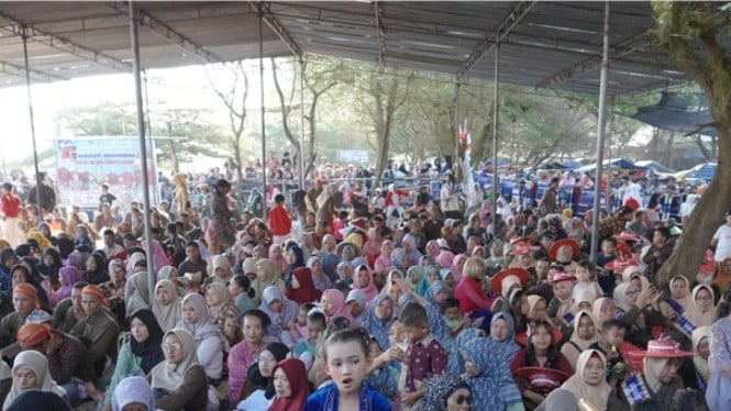 Grebeg Rolasan di Pantai Mliwis, Seru dan Meriah