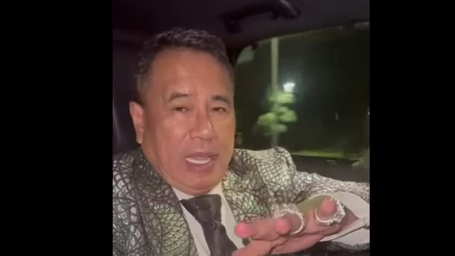 Hotman Paris bela Nadiem soal proyek Chromebook