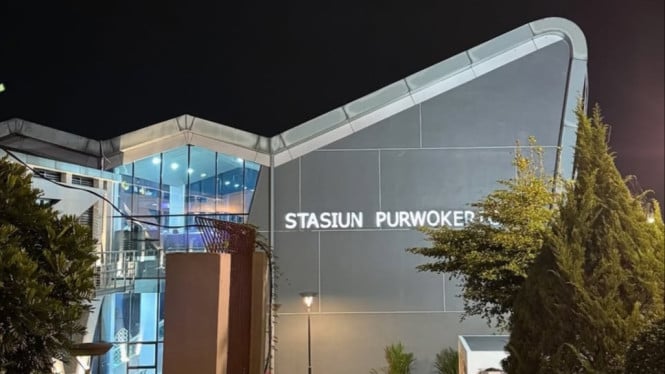 Kepadatan Stasiun Purwokerto saat Libur Maulid Nabi