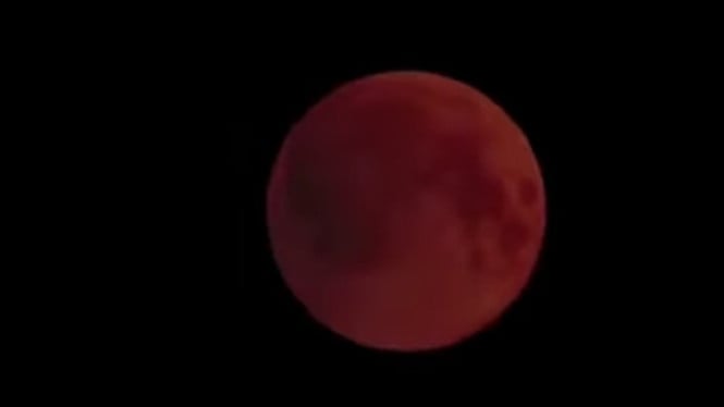 Bulan merah darah hiasi langit Indonesia September 2025