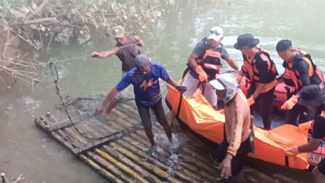 Penemuan Seorang Remaja yang Tenggelam di Sungai Cikawung Cilacap