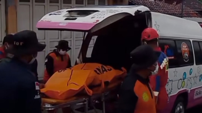 Evakuasi Mayat di Purwokerto Barat