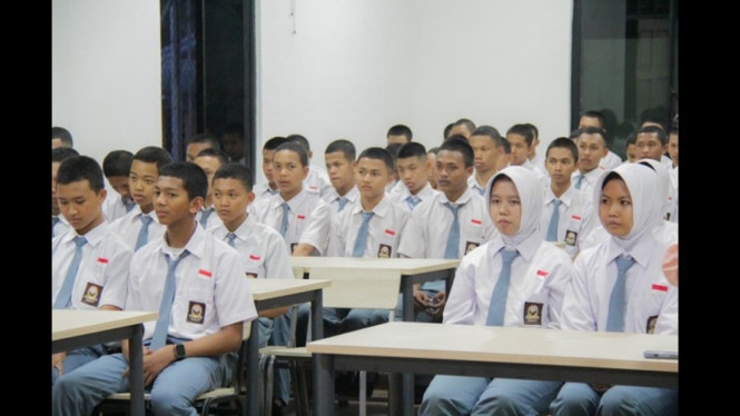 Siswa SRMA 43 Magelang berlatih kedisiplinan