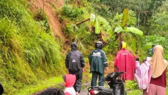 Longsor di Jalan Sinduaji, Pandanarum Banjarnegara