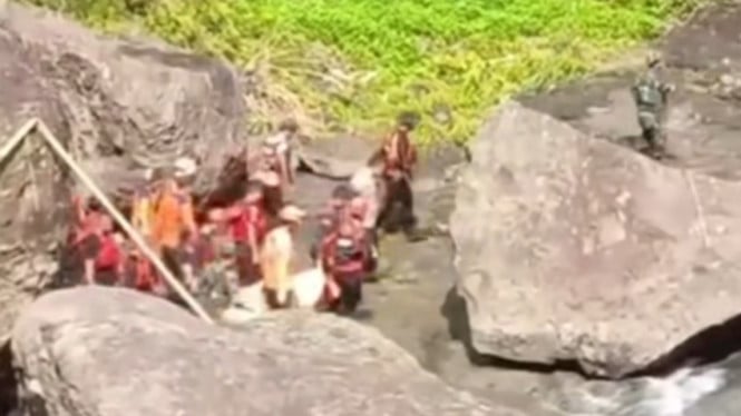 Evakuasi Karyawan Warung Mendoan Suci Sotang