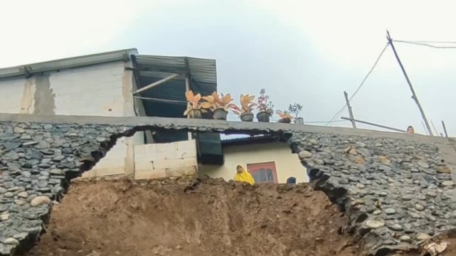 Tanah Longsor Beberapa Titik Lokasi di Kecamatan Rembang