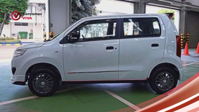 Tampilan sisi Karimun Wagon R edisi 50 Tahun Suzuki di Indonesia