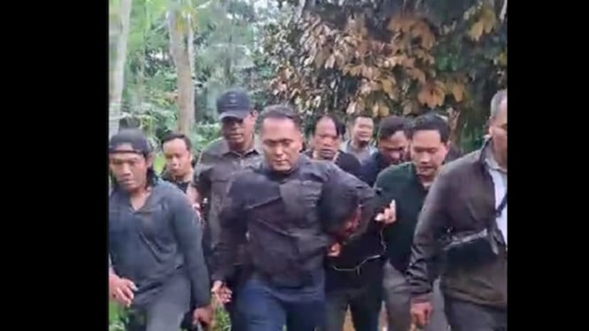 Warga datangi Polres tuntut keadilan Serda Rohman