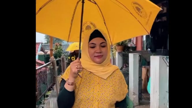 Desi Yanthi Anggota DPRD Bogor Jadi Sorotan