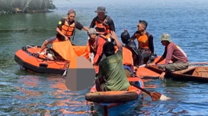 Evakuasi korban di Waduk Penjalin Brebes