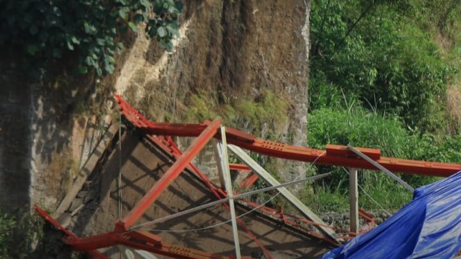 Korban Ambruknya Jembatan Kalierang Tegal Jalani Operasi Darurat