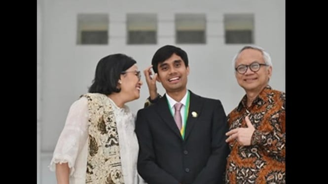 Adwin Haryo Indrawan saat momen wisuda