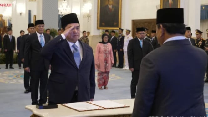 Pelantikan Erick Thohir sebagai Menpora