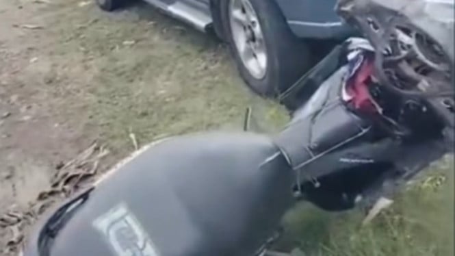 Insiden Pengendara Motor Vs Mobil di jalan Rawalo Wangon Banyumas