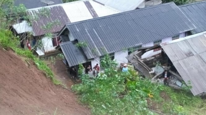 Tanah Longsor Susulan Terjang Desa Sirau Karangmoncol