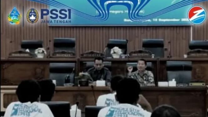 Audiensi MBRAHOL dan mantan pemain Persibara dengan Komisi IV DPRD.