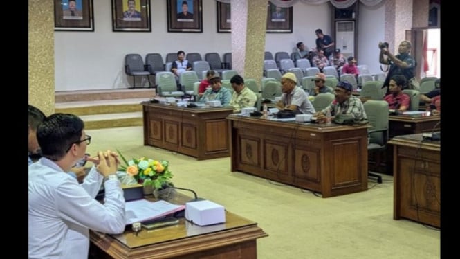 Audiensi sopir bus mini bersama DPRD Rembang