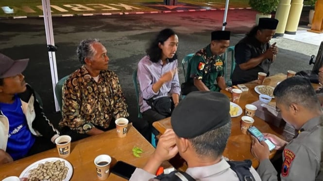 Polres Kebumen Gelar Ngopi Bersama Warga Desa Gemeksekti