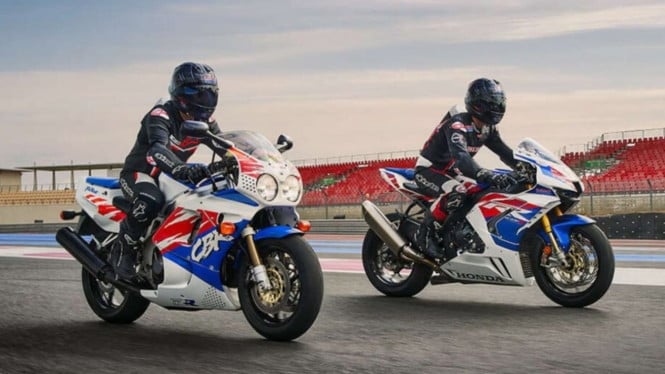 Honda CBR1000RR-R Fireblade SP Edisi 30 Tahun (kanan)