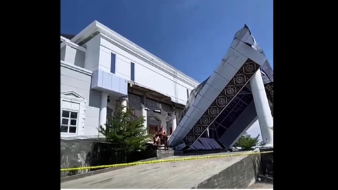 Beton retak robohkan teras KPT Brebes