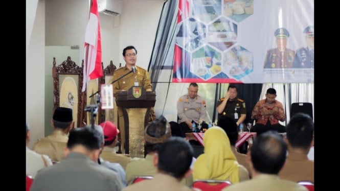 Bupati Grengseng Pamuji berdialog dengan warga Borobudur