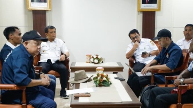 Eks buruh Sritex aksi di depan Kantor Gubernur Jateng