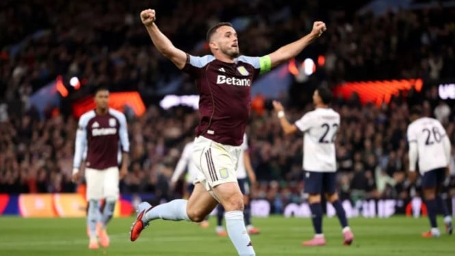 John McGinn  mencetak gol ke Bologna