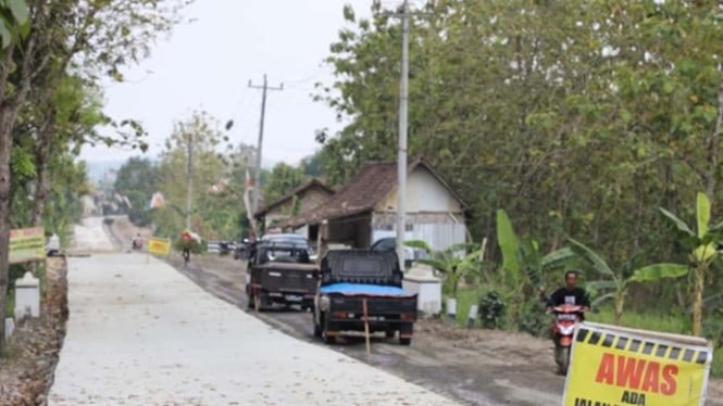 Gubernur Jateng tinjau proyek jalan Blora